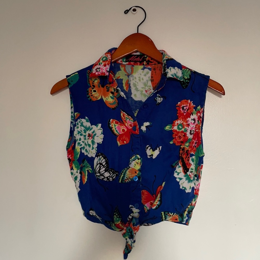 Motel Sleeveless Button-up XS